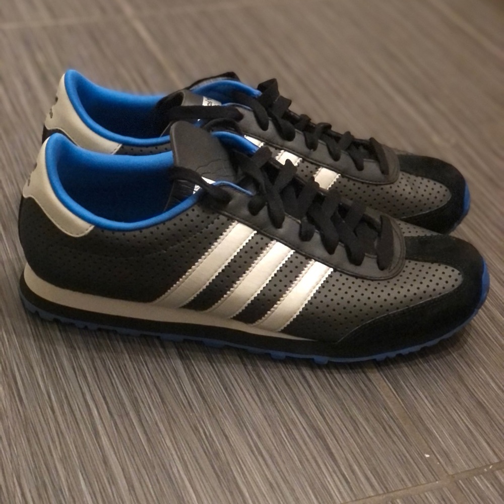 Black Adidias Originals Three Stripe Sneakers Sz 9
